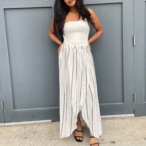 Faithful the brand boho white wrap skirt 
Fits xs to s